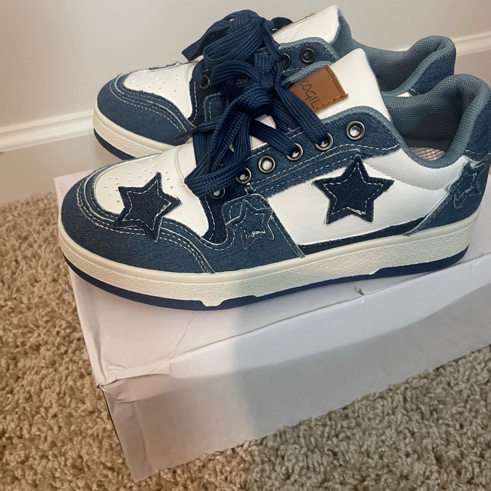 Kids Size 4.5 Denim Fashion Sneakers Stars White and Blue - Picture 5 of 8